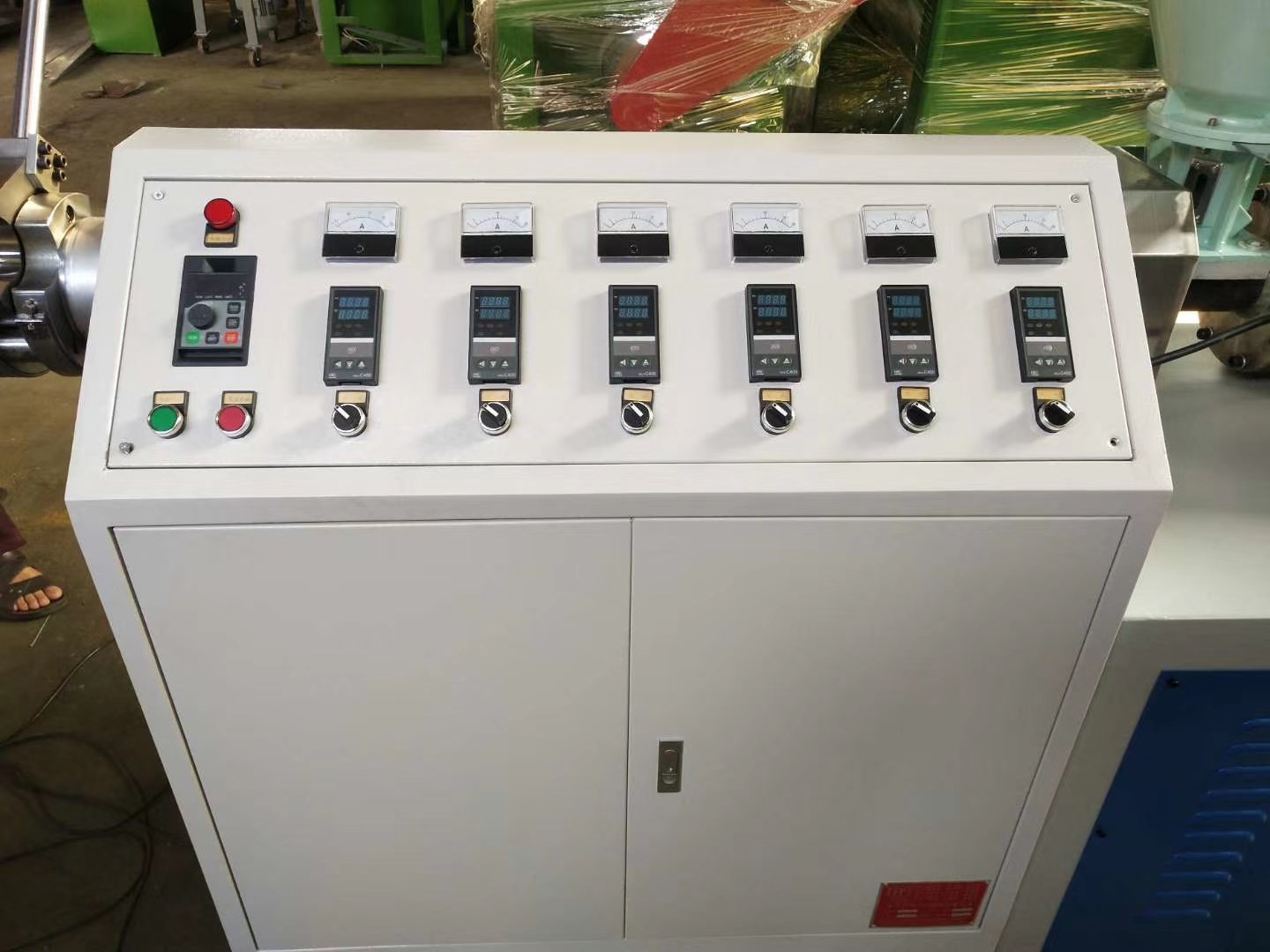 鴻業(yè)興機(jī)械HYRP-65型熔噴機(jī)出貨！(圖3)